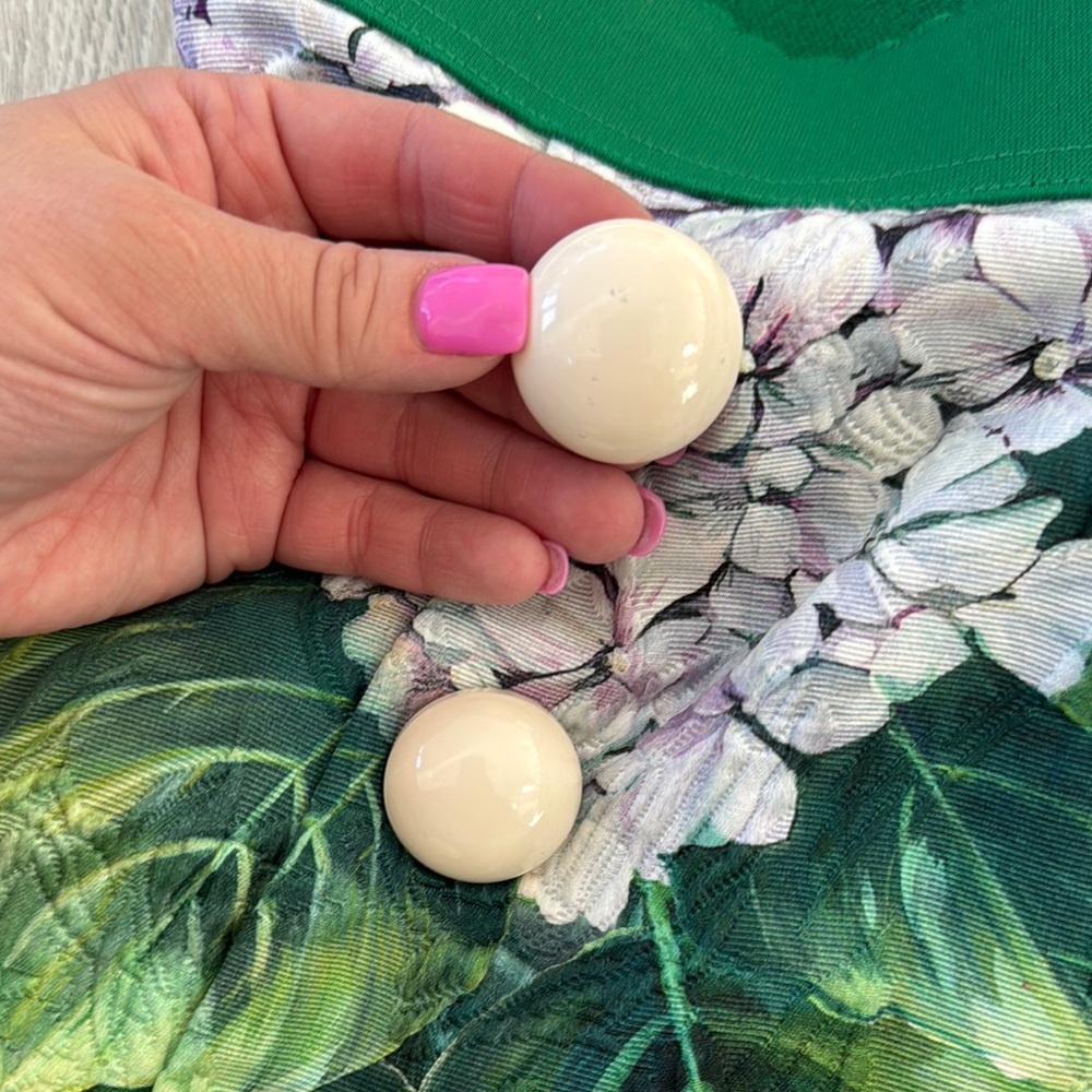 Dolce & Gabbana Green Floral Circle Skirt with Cream Buttons - Picture 2 of 6